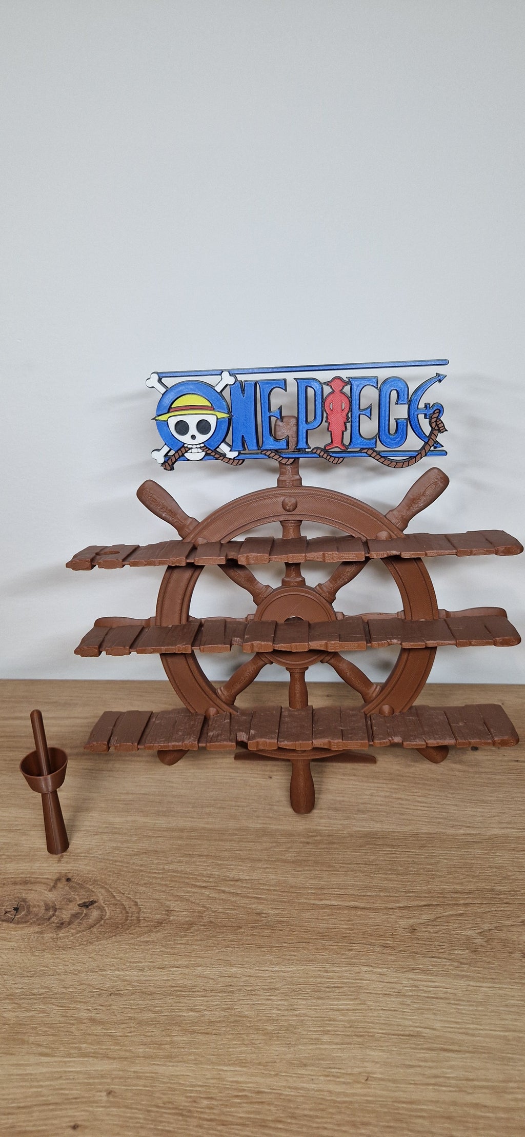Espositore 3D a forma di timone per personaggi One Piece della collezione Kinder Joy