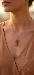 Collana artigianale ciondolo prisma esagonale Corniola pietra naturale handmade GM_Creations