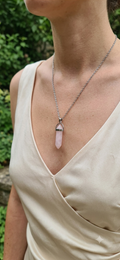 Collana artigianale ciondolo prisma esagonale Quarzo Rosa pietra naturale handmade GM_Creations